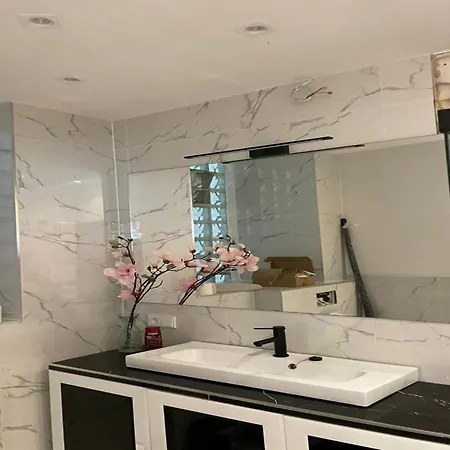 Maisonette In With Terrace Apartman